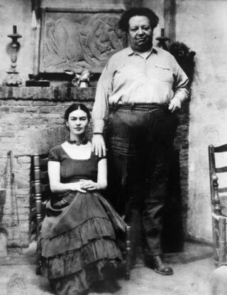 Peter A. Juley and Son, Frida Kahlo en Diego Rivera, rond 1930, foto, 24 x 19,5 cm, Museo Frida Kahlo / Banco de México Diego Rivera & Frida Kahlo Museums Trust, Mexico City