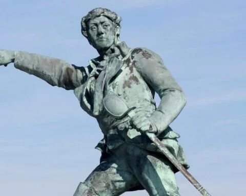 Detail van het standbeeld van Robert Surcouf in Saint-Malo