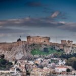 Athene met in het midden de Akropolis