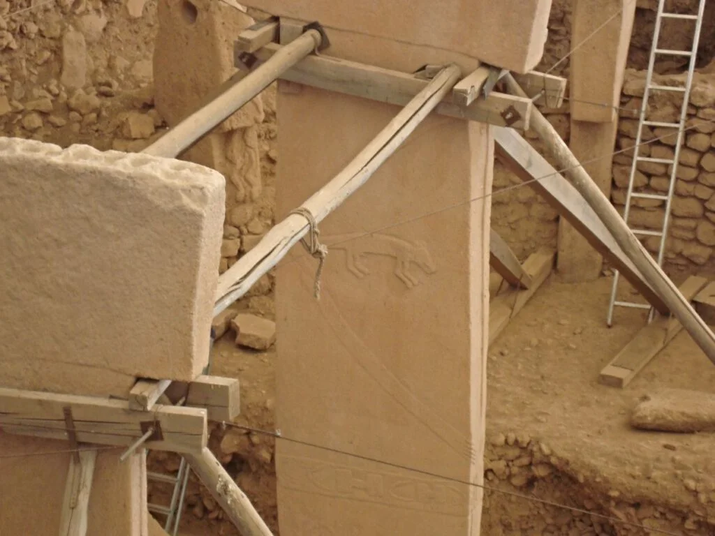 Göbekli Tepe T-pilaren (© E.Ruis 2021)