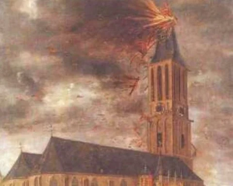 Brand in de toren van de Sint-Michaelskerk