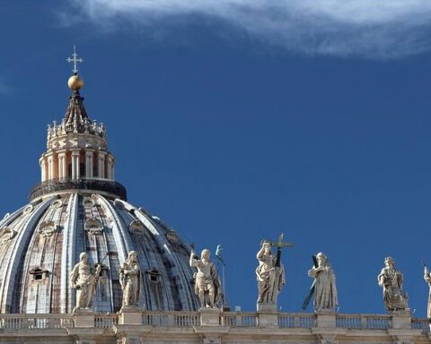 Zicht op de Sint-Pieter in Rome
