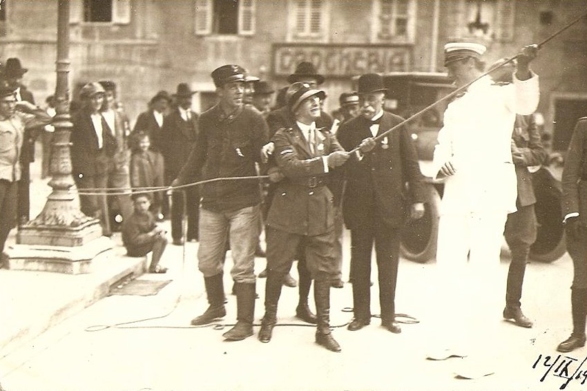 D’Annunzio hijst een vlag in Fiume, 1919