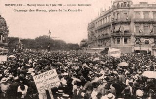 Demonstranten op de Place de la Comédie in Montpellier.