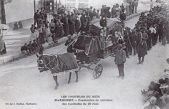 Begrafenis van de slachtoffers die op 20 juni vielen in Narbonne. 