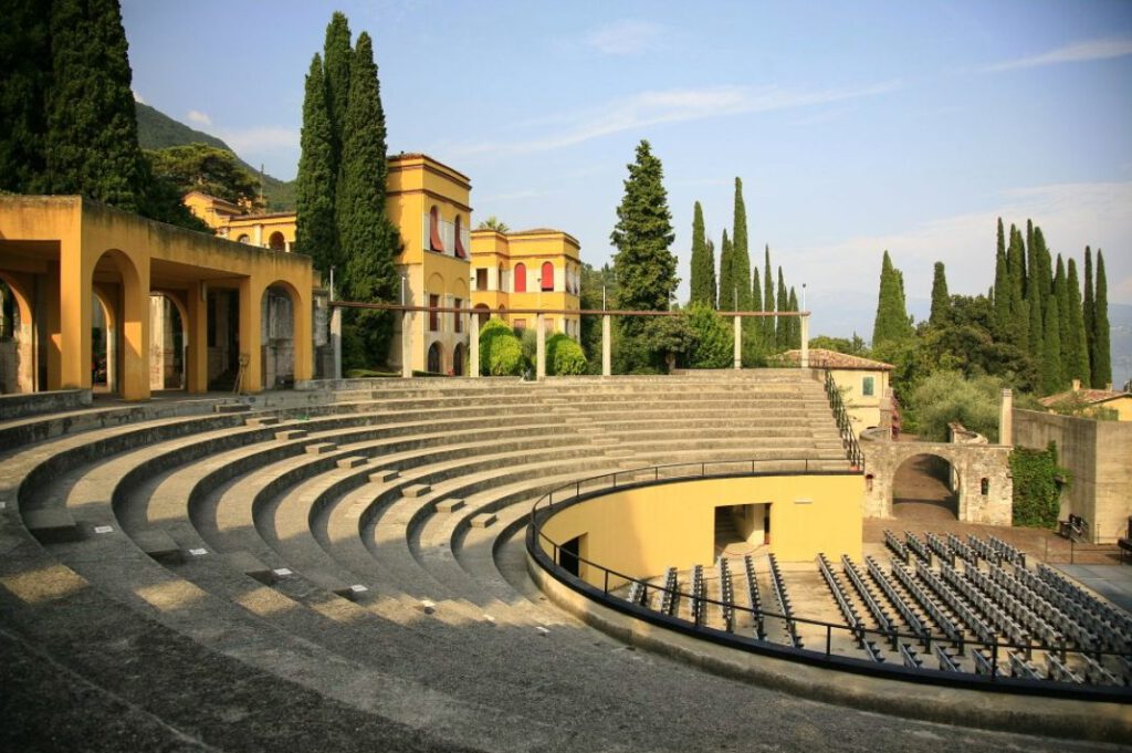 Amfitheater bij het landgoed 'Il Vittoriale degli italiani'