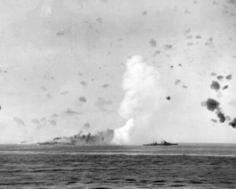 Operation Pedestal, 12 augustus 1942 - Brand op de HMS Indomitable (92) na een bombardement
