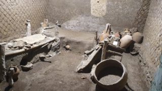 De gevonden kamer met bedden in Pompeii