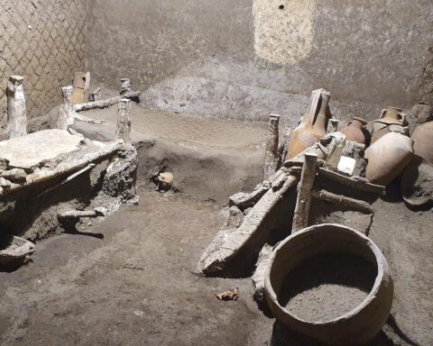 De gevonden kamer met bedden in Pompeii