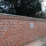 Muur van de pastorij te Vinkt, België waartegen een aantal burgers werden gefusilleerd in mei 1940