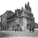 Synagoge in Lviv na de pogrom van 1918, uitgevoerd door Poolse soldaten en christelijke burgers