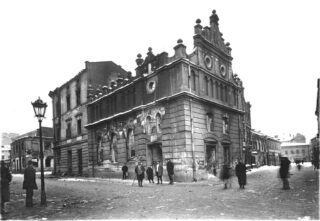 Synagoge in Lviv na de pogrom van 1918, uitgevoerd door Poolse soldaten en christelijke burgers