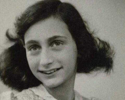 De laatst bekende foto van Anne Frank, mei 1942