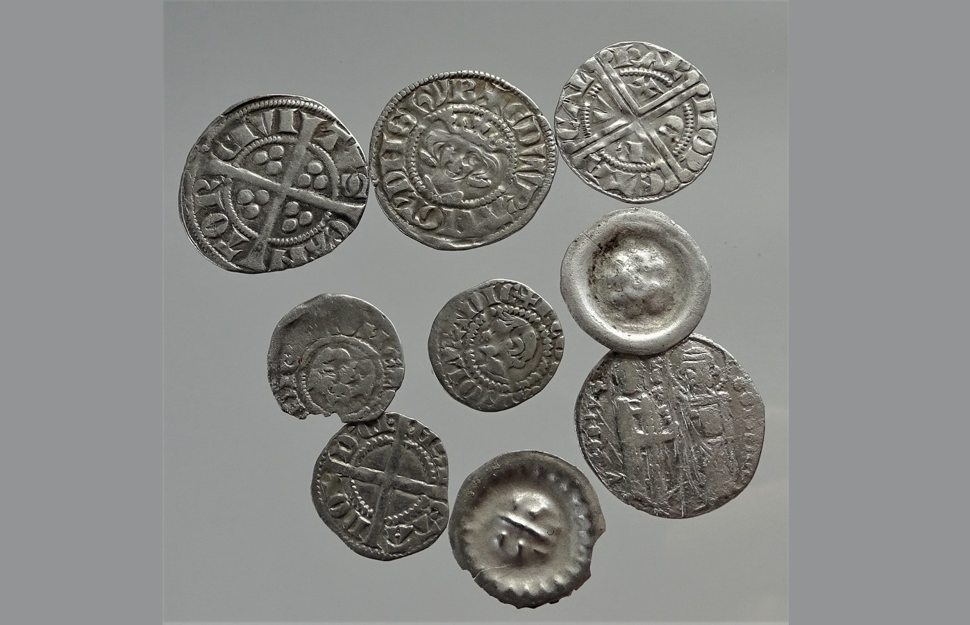 De negen munten die in de binnenstad van Enschede werden gevonden