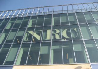 Gevel van het NRC-gebouw aan het Rokin te Amsterdam
