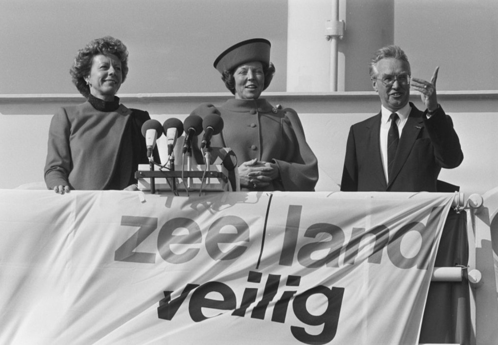 Opening van de Oosterscheldekering in 1986 door koningin Beatrix.