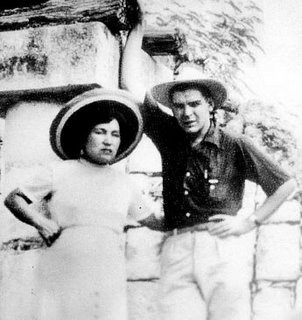 Ernesto "Che" Guevara   met zijn eerste vrouw Hilda Gadea op huwelijksreis in Yucatán, 1955. (Publiek domein/wiki)