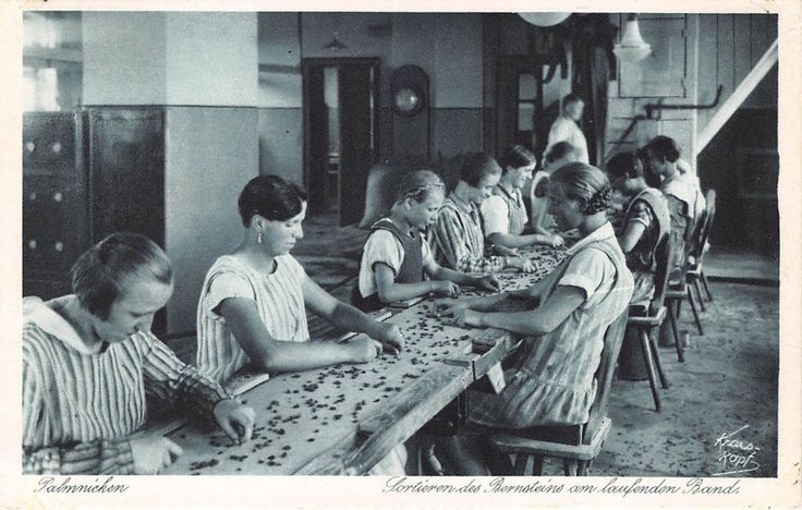Het graafwerk in de groeve was voor de mannen, het sorteren van de barnsteen in de fabriek was hoofdzakelijk vrouwenarbeid. 