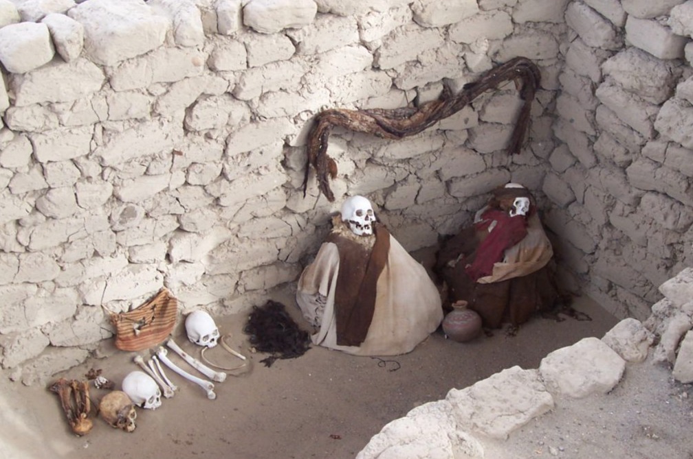 Mummies in Nazcagraf