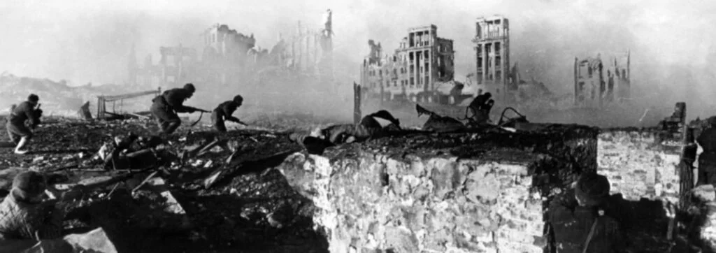 Slag om Stalingrad - Sovjet-soldaten tijdens een aanval, februari 1943