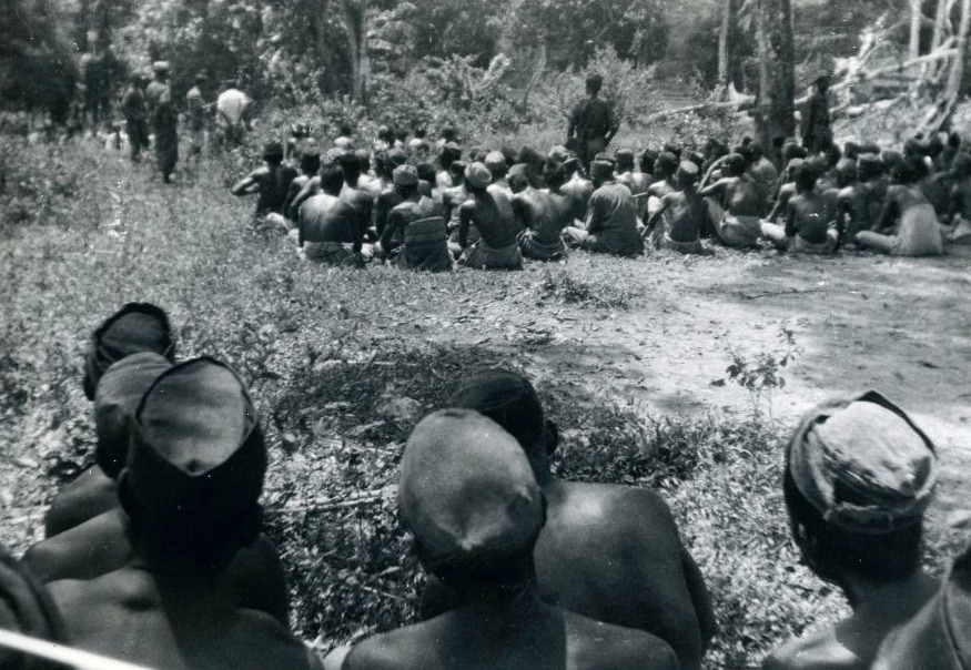 Standrechtelijke executies van kampongbewoners door militairen van het Depot Speciale Troepen in kampong Salomoni in ZuidCelebes (het huidige Sulawesi). In totaal zouden ongeveer twintig mannen zijn geëxecuteerd.