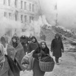 Inwoners van Leningrad tijdens de 872 dagen durende belegering van de stad, die aan circa een miljoen burgers het keven kostte