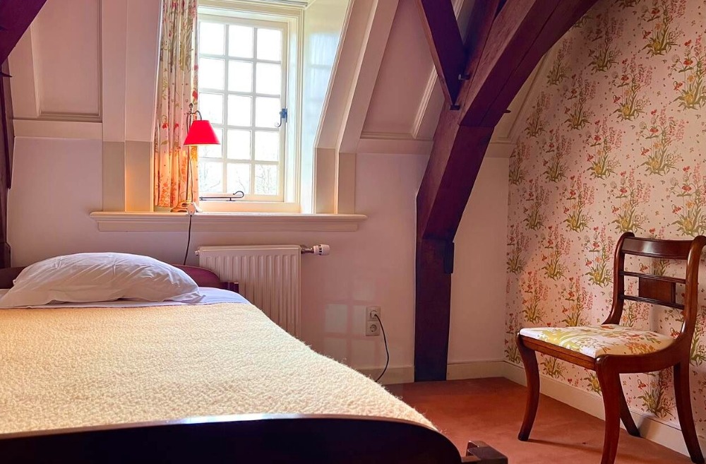 Slaapkamer op Het Oude Loo, gereedgemaakt voor vluchtelingen uit Oekraïne, 2022