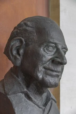 Buste van Karl Popper in de Universiteit van Wenen