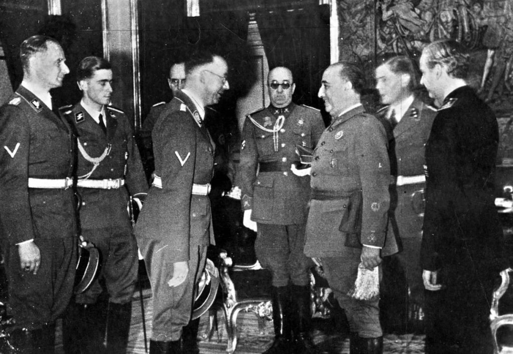 Nazi-kopstuk Heinrich Himmler en Francisco Franco tijdens een bezoek aan het Prado, 1940