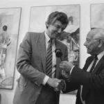 Joop den Uyl overhandigt voorzittershamer aan Wim Kok, 21 juli 1986 (CC0 - Anefo - Rob Croes - wiki)