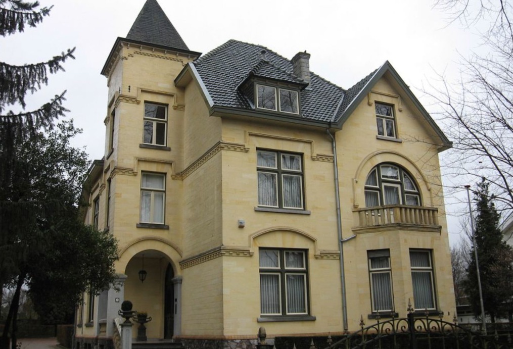 Oorlogsmuseum Eyewitness is gevestigd in Villa Hennekens in Beek