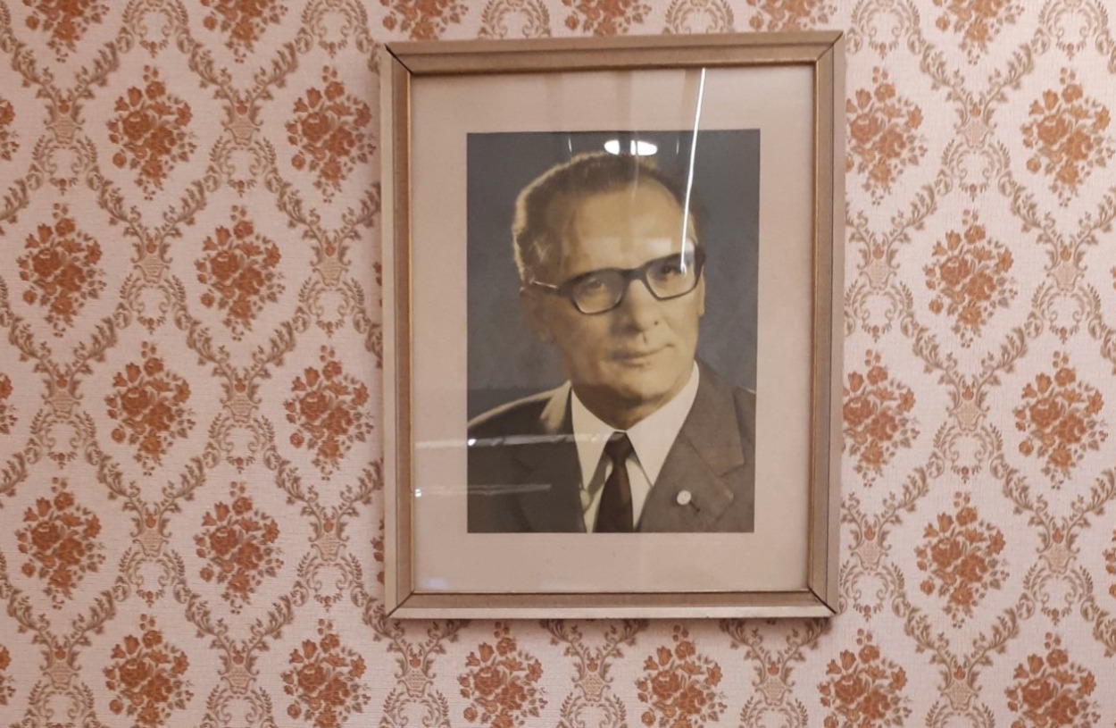Portret van Erich Honecker in het DDR Museum