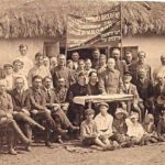 Leden en bestuurders van de joodse commune Красный пахарь (Russisch voor ‘rode landarbeider’) in het noorden van de Krim, omstreeks 1929. ©Foto : Le Courrier du Maghreb et de l’Orient.
