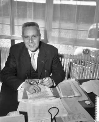 Tinbergen in 1960. 