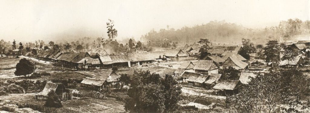 De mijnwerkersnederzetting Kuala Lumpur in British Malaya in 1884. Tegenwoordig is het dorpje uitgegroeid tot een metropool: de hoofdstad van Maleisië. 
