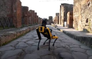 De robothond in Pompeii