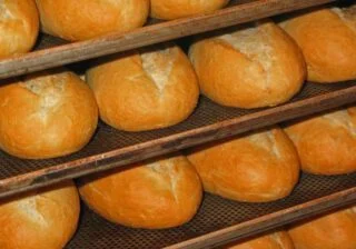 Bruine versgebakken broodjes