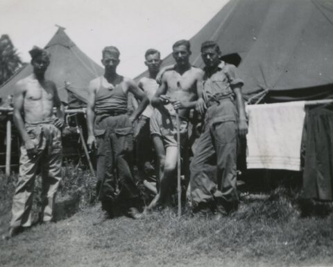 Nederlandse militairen in 1948 in Makassar, Zuid-Celebes.