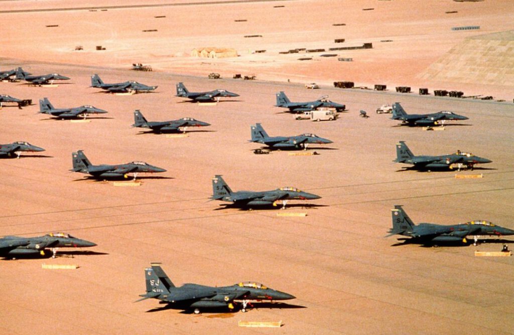 Amerikaanse F15's in Saudi-Arabië tijdens Operatie Desert Shield