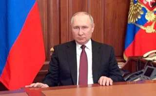 De Russische president Vladimir Poetin tijdens zijn toespraak op 24 februari 2022 waarin hij een "speciale militaire operatie" in Oekraïne aankondigde.