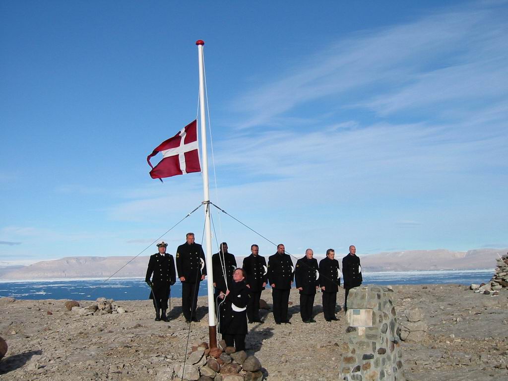 Deense flagceremonie op Hanseiland, 2003