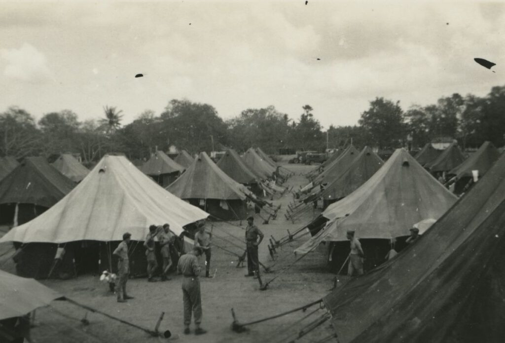 Kampement van de Stoottroepen in Denpasar, 1946. (NIMH)