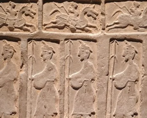 Wandtegel uit de Han-periode (Volkenkundig Museum, Leiden)