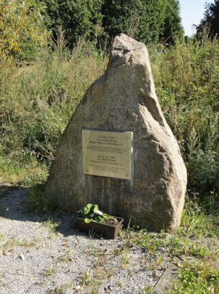 Gedenksteen in Duitsland, in de buurt van de plek waar Arthur D. Nicholson werd neergeschoten 