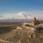 De tweekoppige Ararat met op de voorgrond Khor Virap, 2020