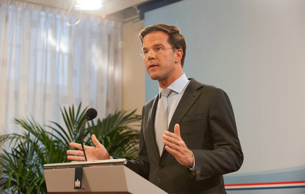 Mark Rutte tijdens een persconferentie in 2010