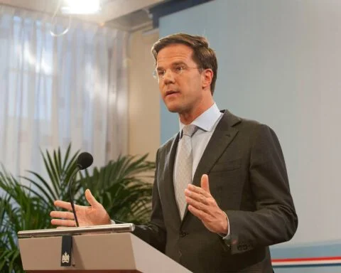 Mark Rutte tijdens een persconferentie in 2010