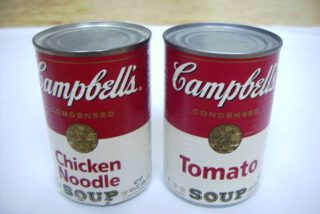 Twee blikken soep van Campbell's