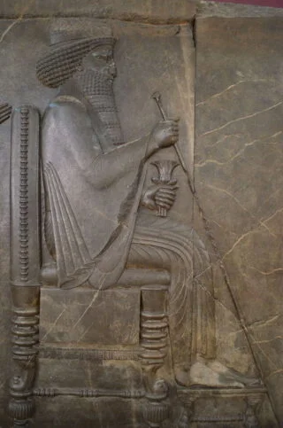 Rotsreliëf van een Achaemenidische koning, hoogstwaarschijnlijk Xerxes I - Nationaal Museum van Iran