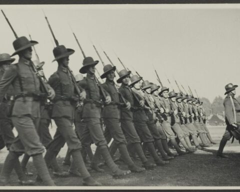 Parade KNIL-militairen, 1940 (Foto Zindler (Jogjakarta)/KITLV 54343)